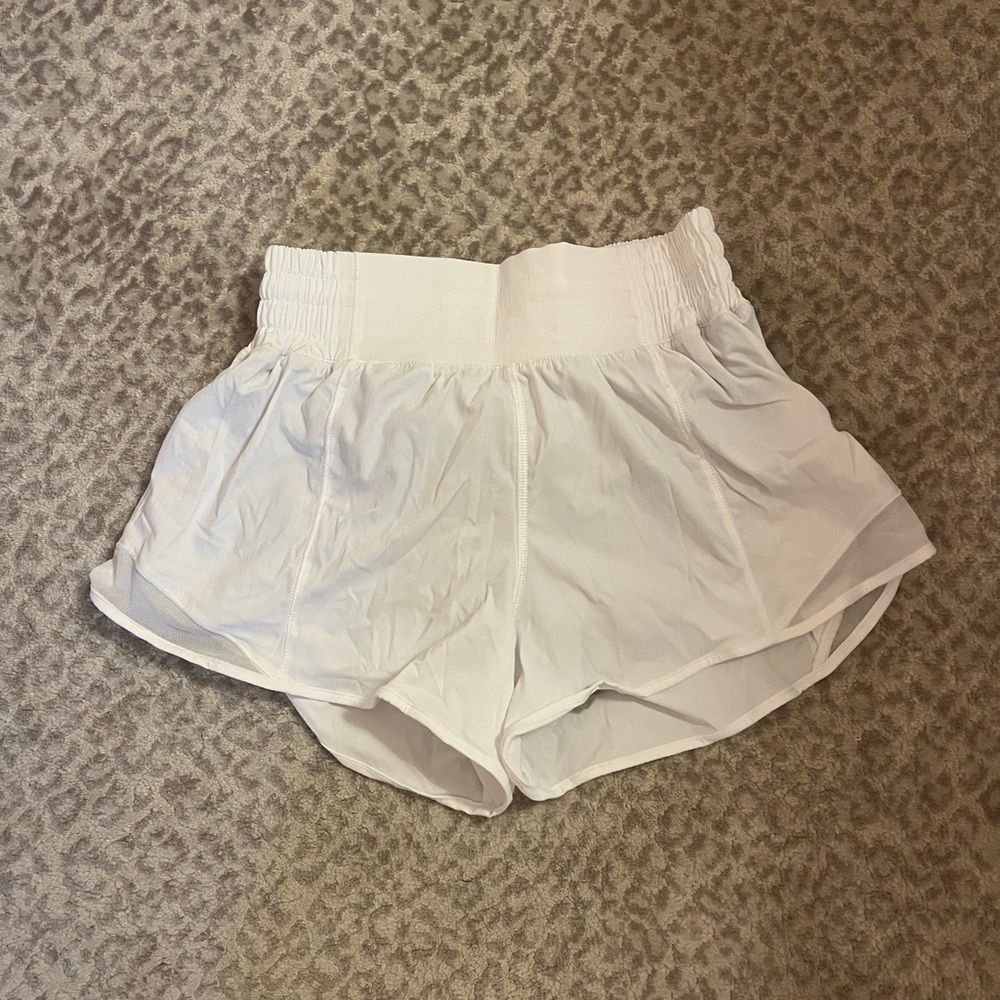Lululemon- Hotty Hot High-Rise Lined Short 2.5 (White)